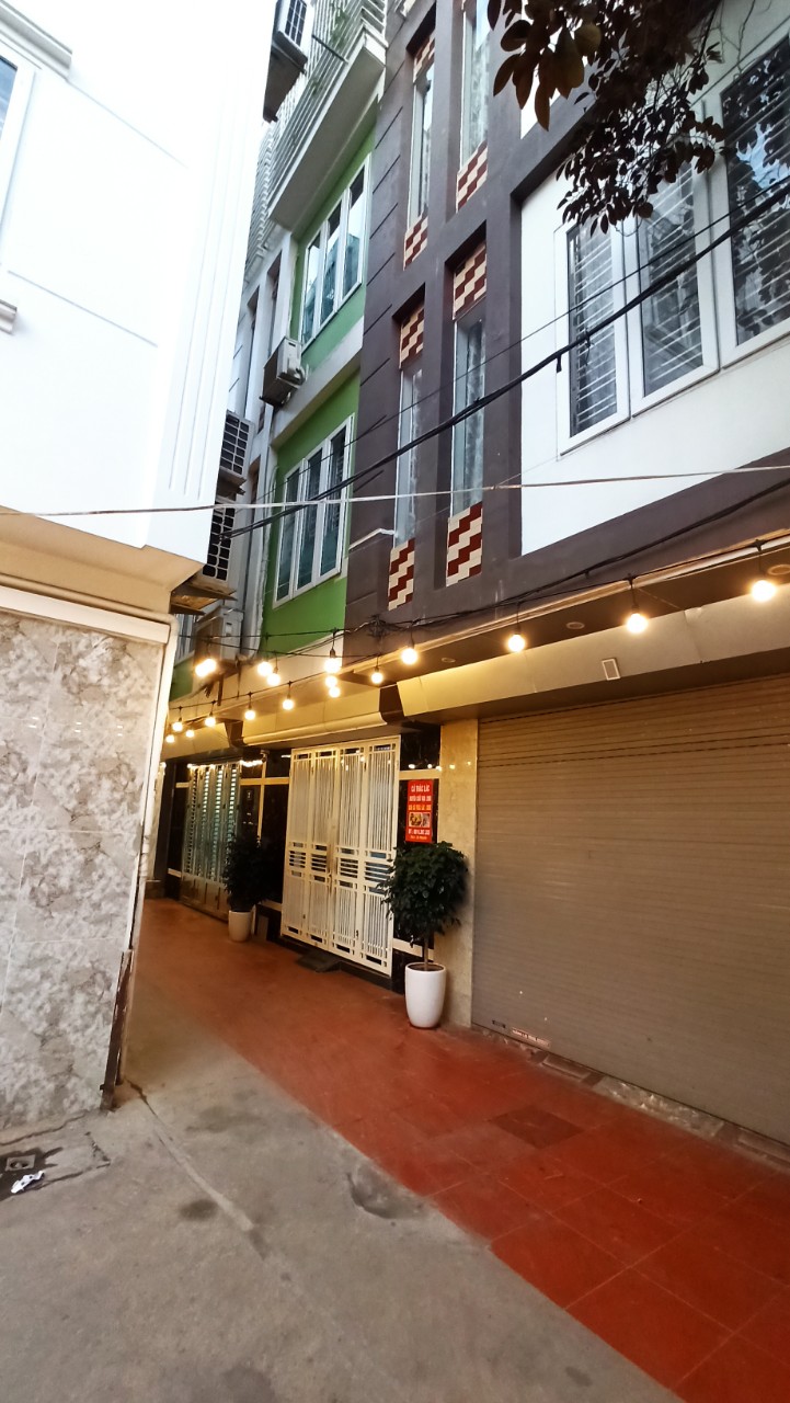 Bán nhà Trung Lực, diện tích 55m 4 tầng GIÁ 3.4 tỉ, ô.tô đỗ ngay sát nhà