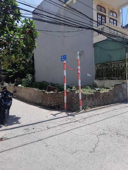 Nhượng quyền sủ dụng đất ở: 46m2 mặt tiền 4,3m giá 4 tỷ 3. Ngõ Ôtô tránh,lô góc vị trí hiếm ,Lĩnh Nam Hoàng Mai Hà Nội
