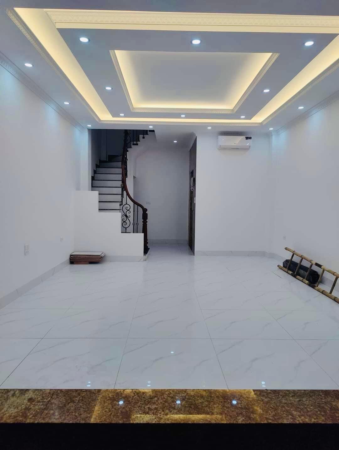 6 TẦNG PHỐ VĨNH PHÚC, THANG MÁY,39M(T2:42M), MT 4,8M, OTO ĐỖ, SỔ A4, GẦN PHỐ, CHÀO 8,25 TỶ