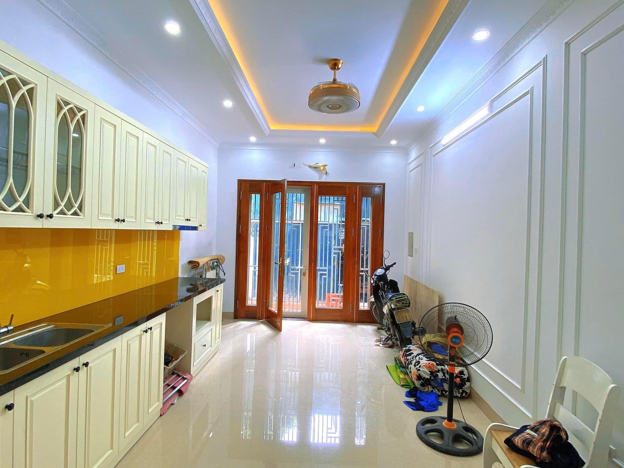 Thụy Khuê, Tây Hồ - Nhà Đẹp – Thang Máy – Gần Hồ, Oto – 40m2 – 6t – Hơn 6 tỷ.