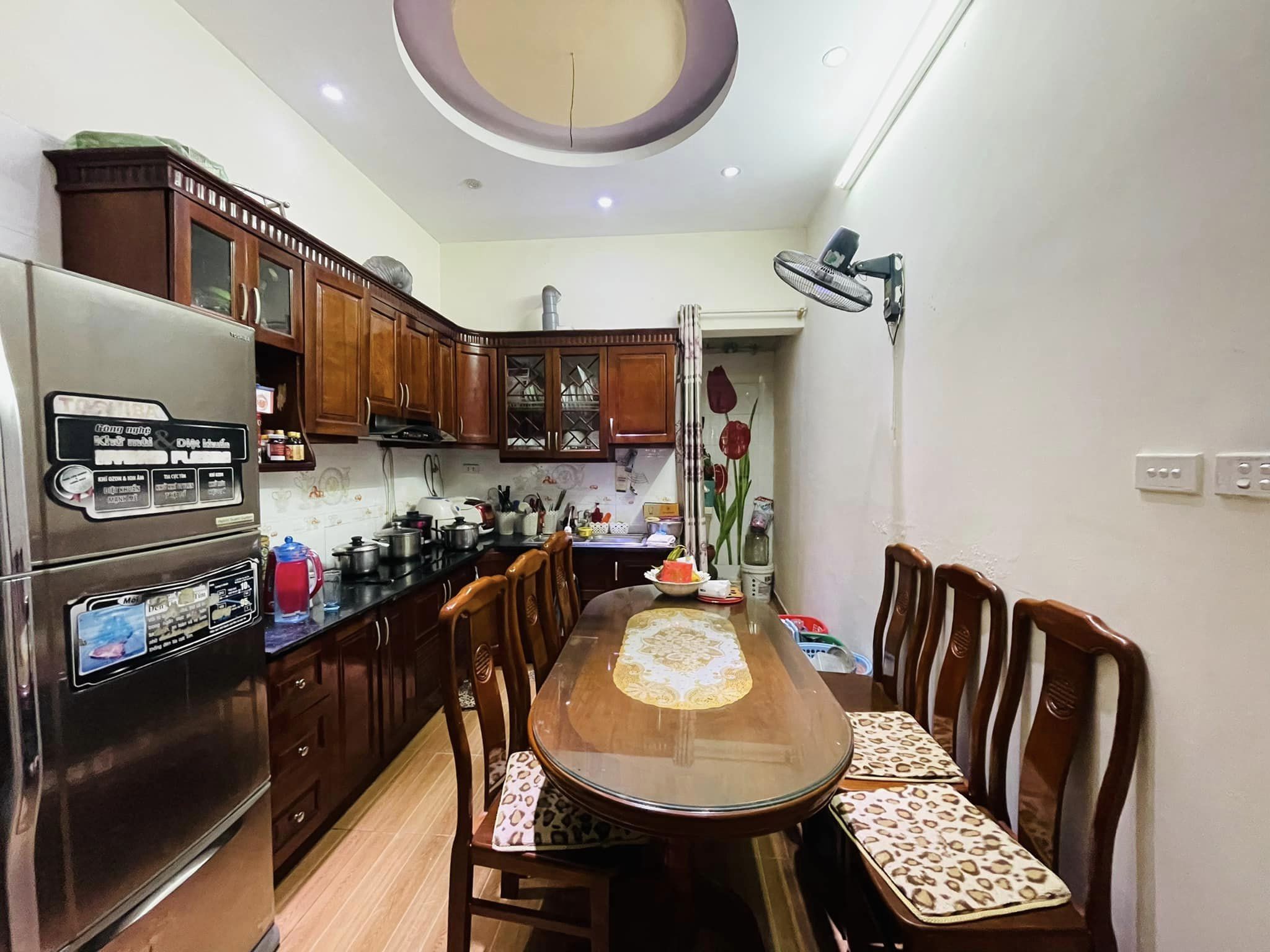 Bán nhà Lạc Long Quân, dân xây - 53m2 – 4t – chỉ hơn 6 tỷ - oto sát nhà – ngõ thông.