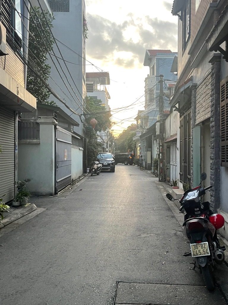 Bán đất ngõ 44 Đức Giang 50m, gần oto tránh chỉ nhỉnh 2 tỷ TL. LH: 0936123469