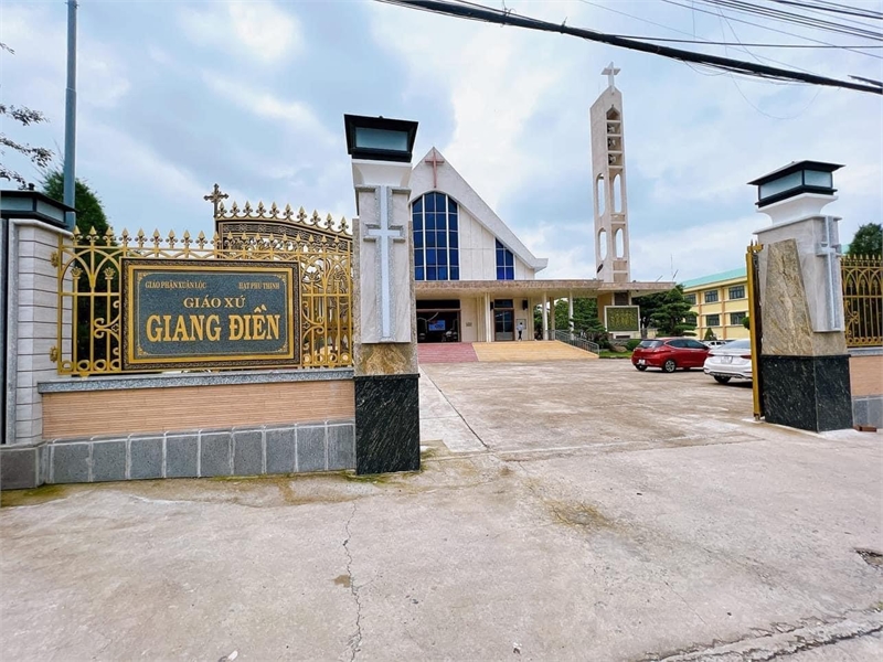 nhà mái thái cần tiền làm ăn bán gấp, gần KCN, Trung tâm ủy ban xã, trường học. chợ