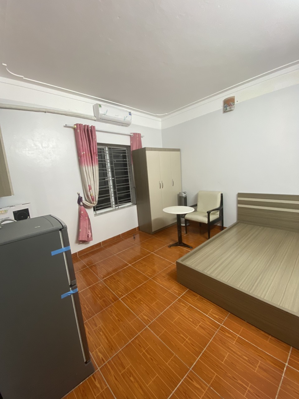Cho thuê Căn hộ dịch vụ giá rẻ Full đồ mới tinh tại Ngõ 116 Phan Kế Bính, Ba Đình. Chỉ 4tr