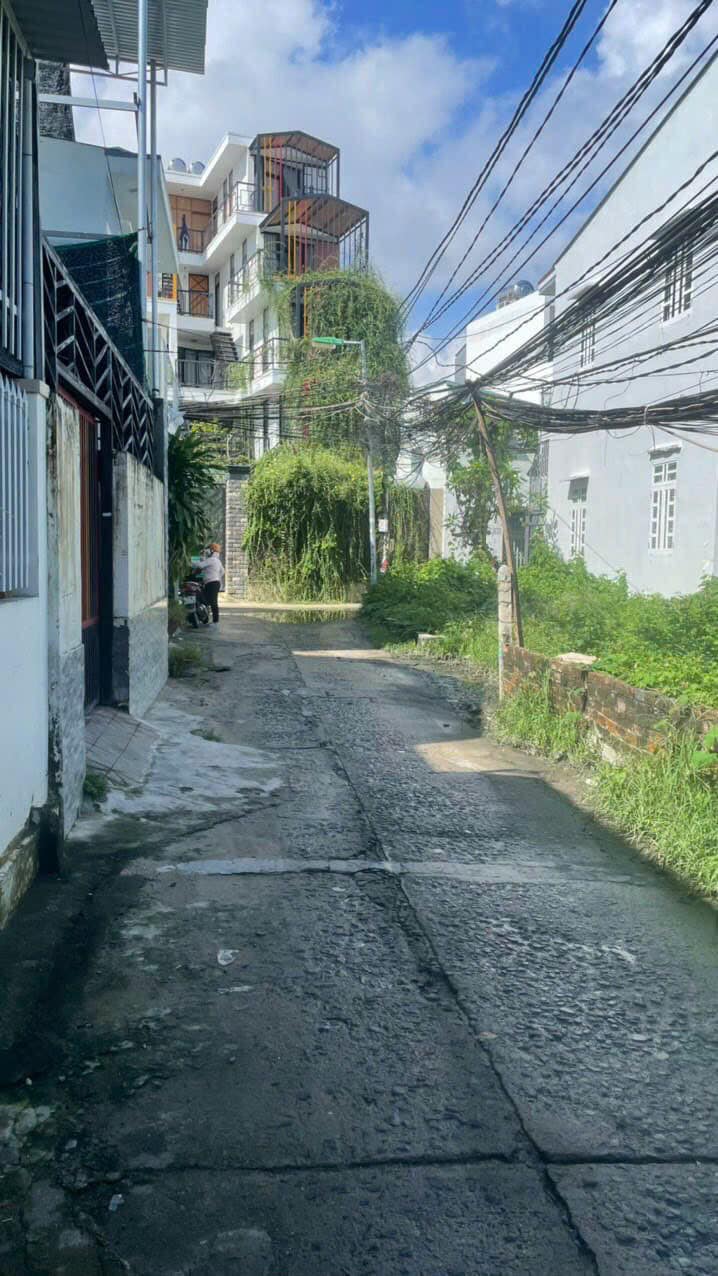Bán gấp lô đất hẻm 85 Vĩnh Hội, Ngọc Hiệp, Nha Trang giá rẻ 15/1m Vị trí: Đường 3m .Khu kín dân cư. Sát homestay