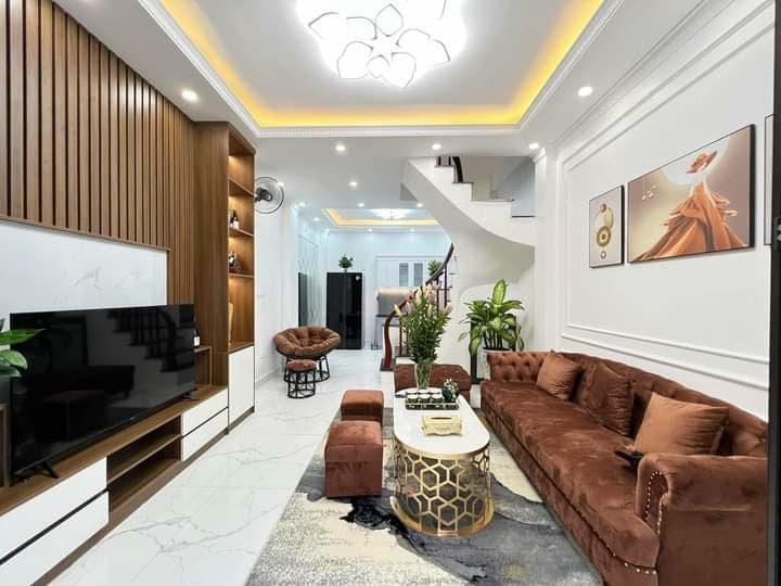 NHÀ ĐẸP GIÁ HƠN R TỶ QUẬN TÂY HỒ HÀ NỘI DT:39.5M2 MT:3.6M 3 P.NGỦ TẶNG LẠI FUN NỘI THẤT KHÁCH VỀ Ở LUÔN.