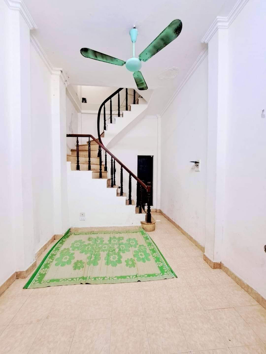 GIÁ 2.5 TỶ NHÀ 4 TÂNG PHỐ TRẦN QUÝ CÁP 10M RA MẶT PHỐ 20M RA HỒ LINH QUANG QUẬN ĐỐNG ĐA