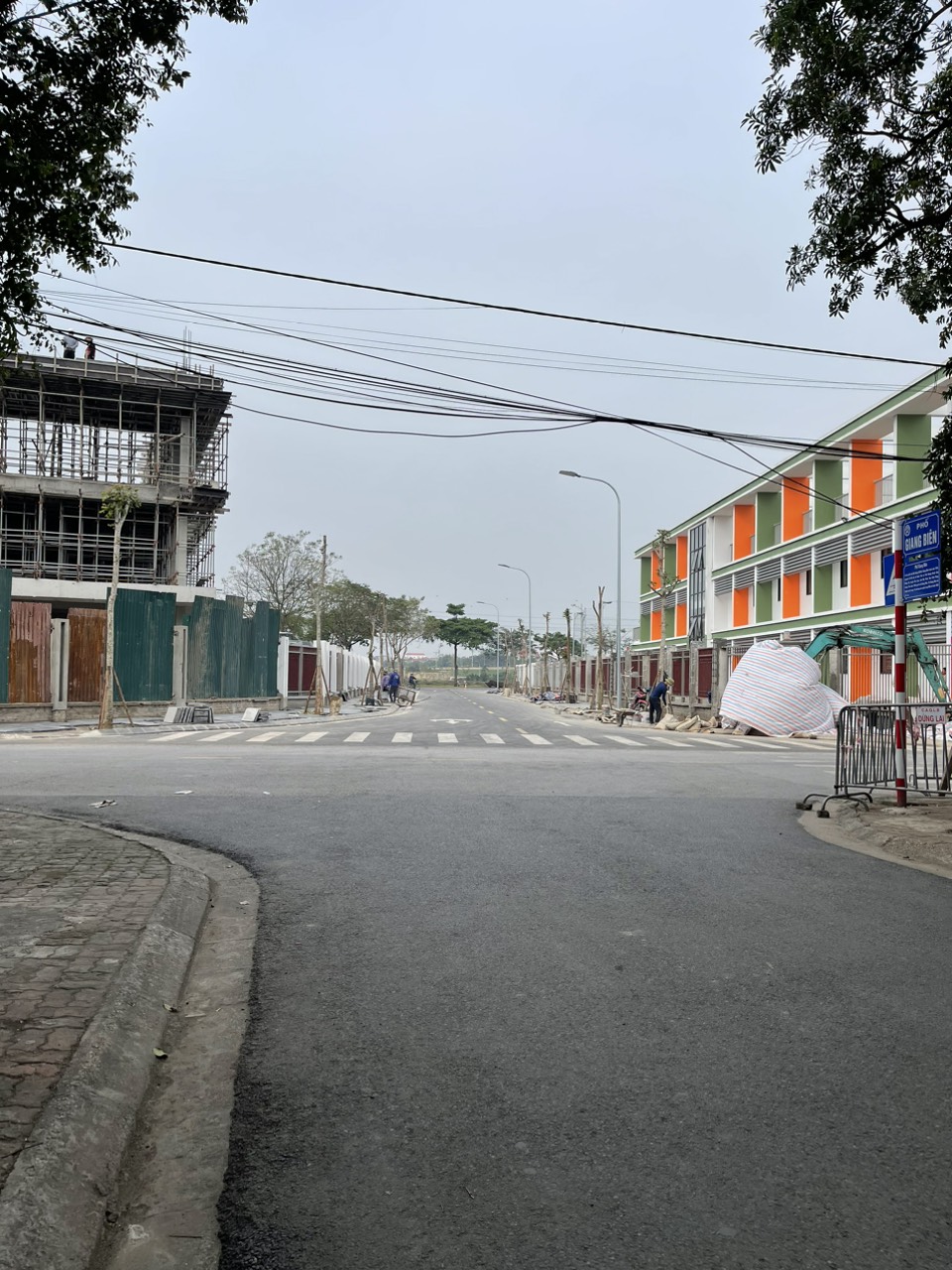 NHÀ ĐẸP PHỐ GIANG BIÊN – VỊ TRÍ, THÔNG SỐ ĐẸP – GẦN TRƯỜNG HỌC, TIỆN ÍCH BẠT NGÀN