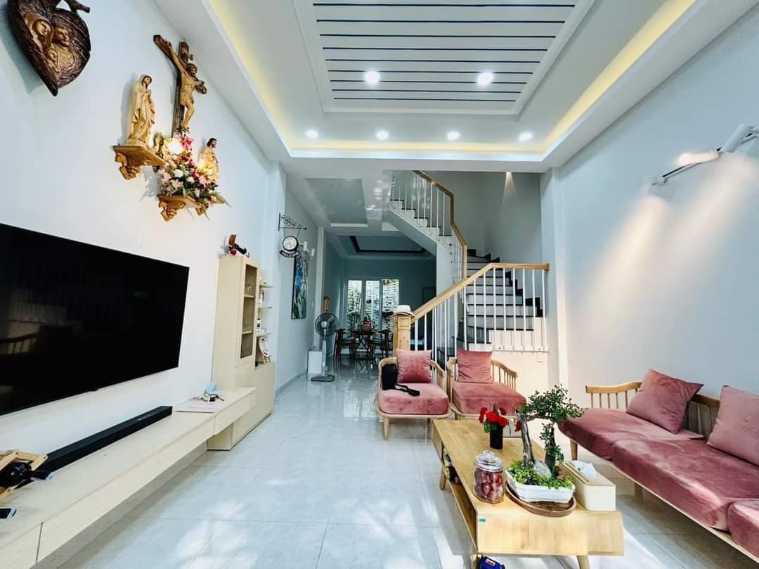 Nhà Tp Nha Trang 1 trệt 3 lầu, nội thất cao cấp. 74m2 đường 13m có vỉa hè. Giá bán 3,4 tỷ O79-53.53.53O