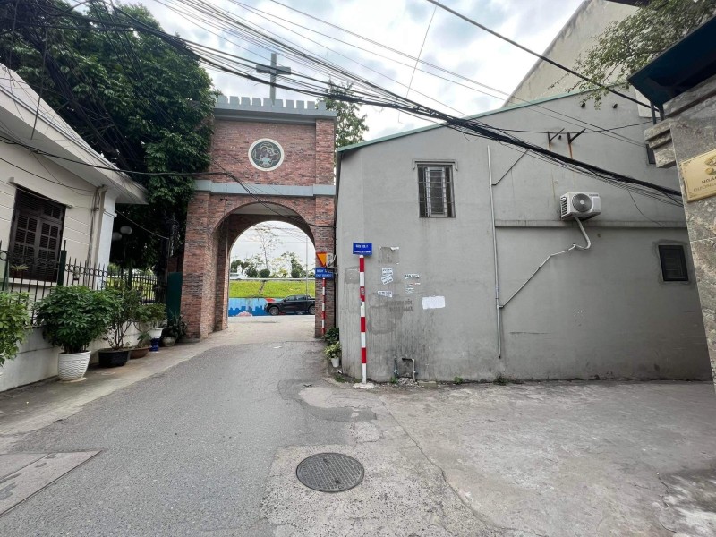 NHÀ ĐẸP BÁT KHỐI - NHƯ BIỆT THỰ- GARA ẦN PHỐ - GIÁ HỢP LÝ - AN NINH DÂN TRÍ CAO.