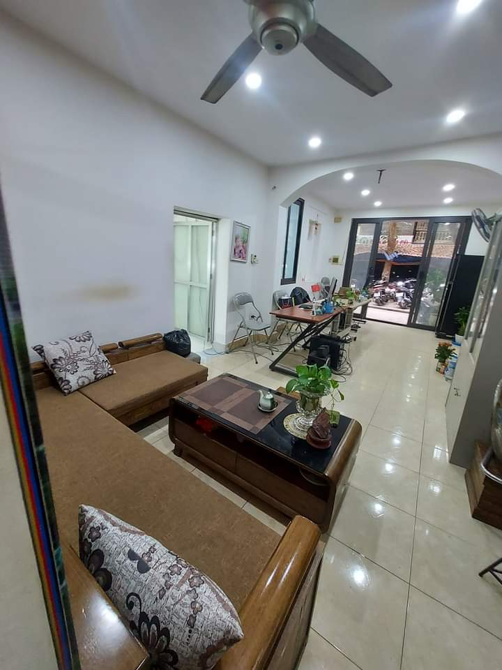 BÁN NHÀ TT TẦNG 1 PHỐ HOÀNG NGỌC PHÁCH – Ô TÔ ĐỖ CỬA – KD – 48mM – 2.4 TỶ.