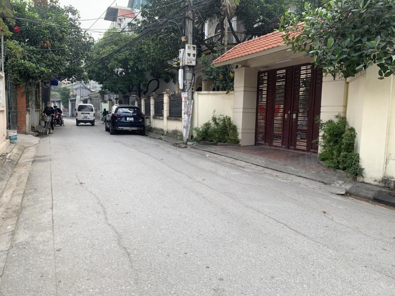 NHÀ ĐẸP NGUYỄN VĂN LINH (THẠCH BÀN) Ô TÔ TRÁNH- FULL NỘI THẤT - LÔ GÓC - MẶT TIỀN RỘNG