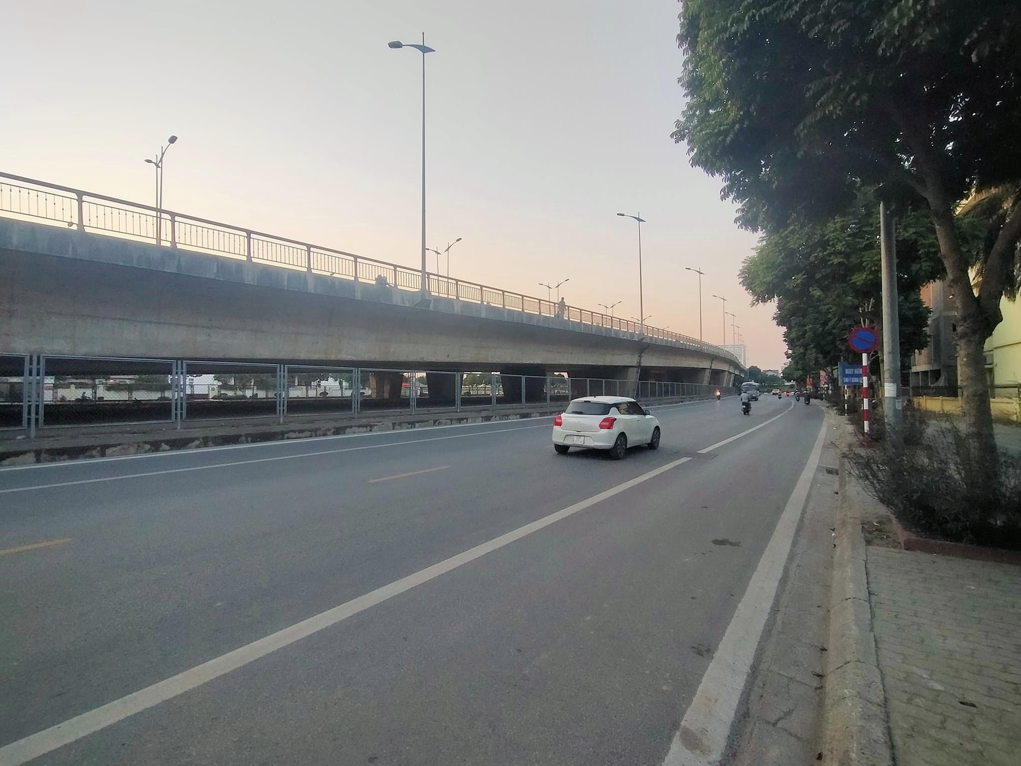 Cần bán gấp mảnh đất đẹp đường Lý Sơn 46m2, MT 4.3m, Giá 3.85 tỷ, Ô tô. Hai thoáng.