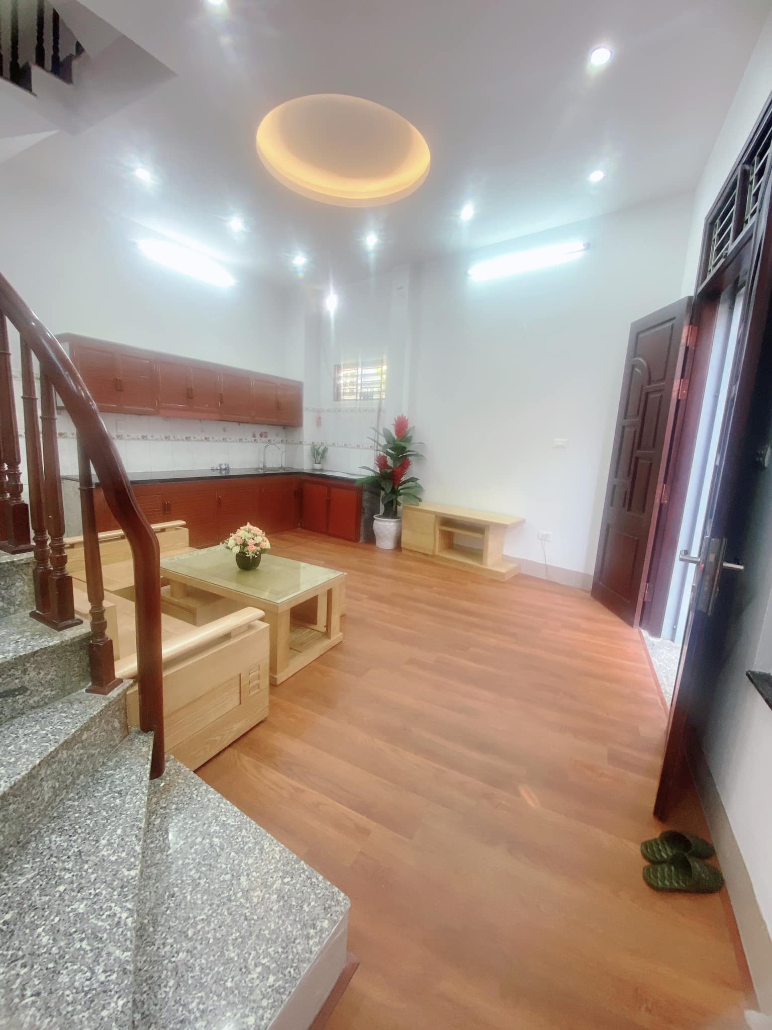 Phải nhanh mới kịp! nhà Hữu Hưng dân xây thoáng sáng mặt tiền rộng, 31m 3T nhỉnh 3 tỷ