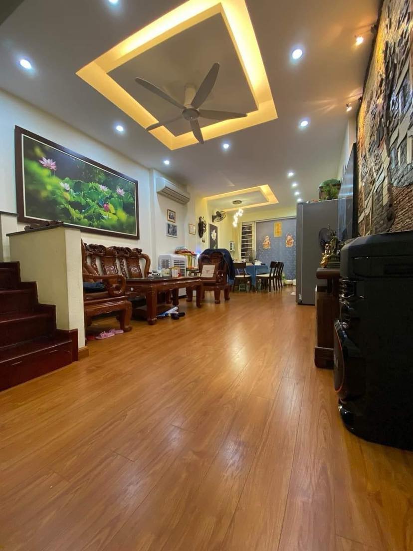 Cần bán nhà hào nam đống đa. 42m, 5 tầng, MT 4m có 5,8 tỉ chưa TL