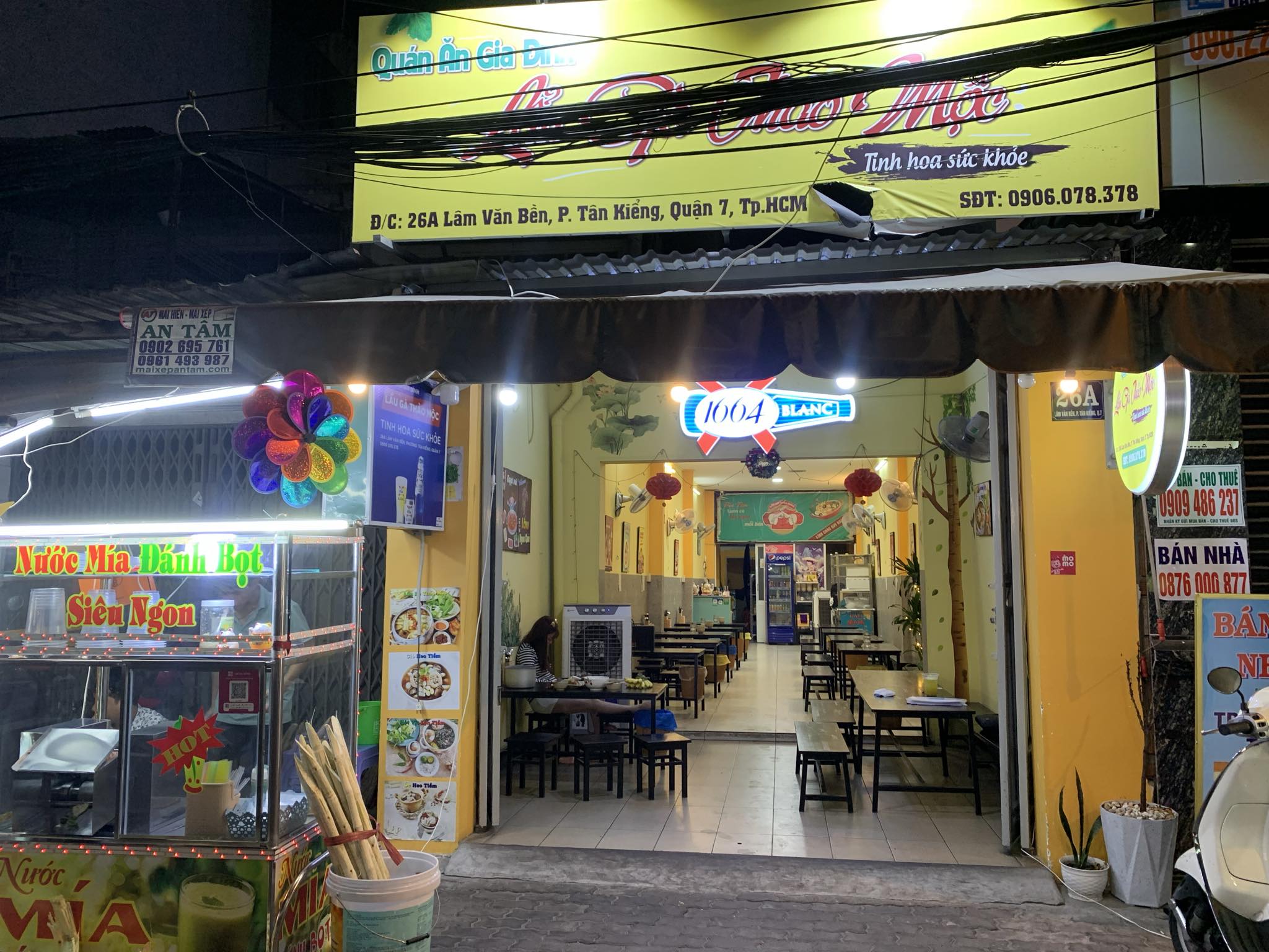 Quận 7 ! Sang Quán Lẩu Gà Thảo Mộc , Quán DT : Ngang 4m x 30m , có 1 gác ở và vìa hè rộng, Tel :