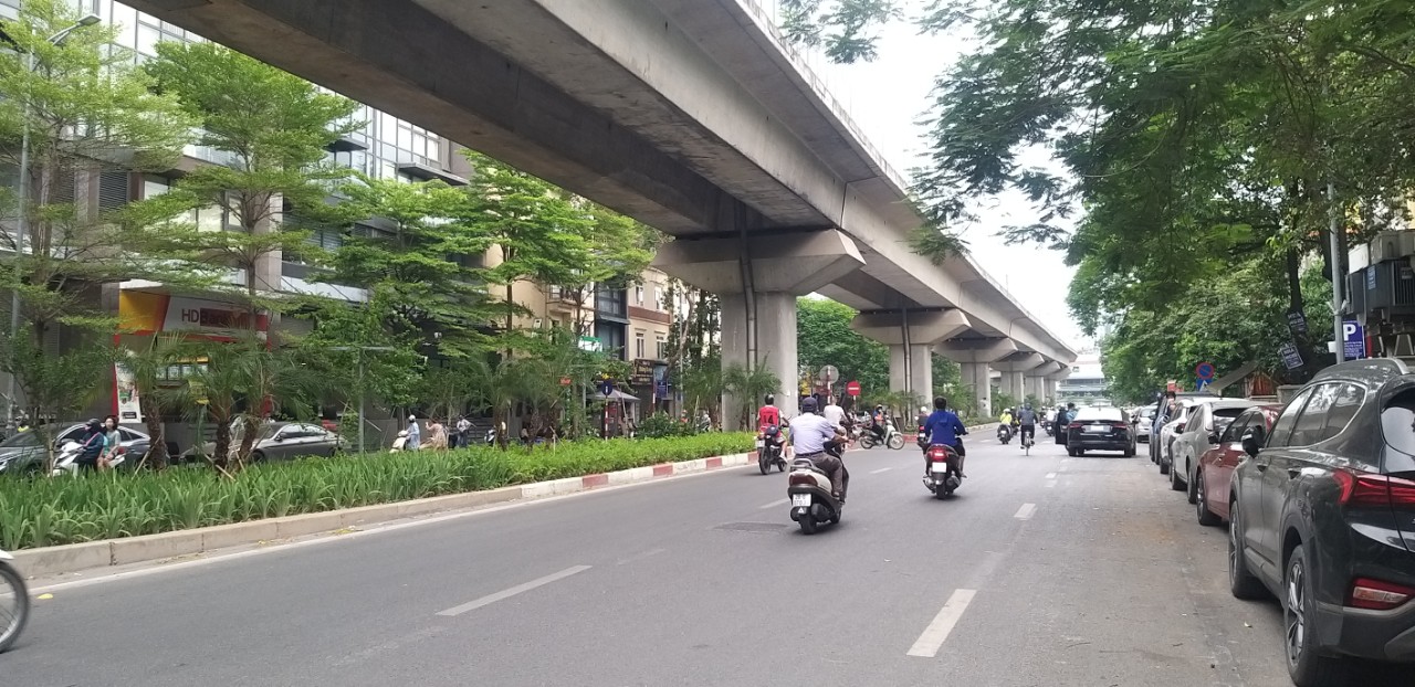 BÁN GẤP NHÀ ĐẸP TẬP THỂ NHẠC VIỆN HÀO NAM DT60m2 Ô TÔ ĐỖ CỬA KINH DOANH