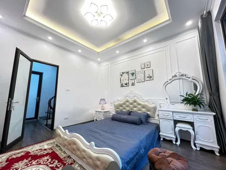 PHỐ NGHI TÀM QUẬN TÂY HỒ HÀ NỘI GIÁ HƠN 4 TỶ DT:39.5M2 MT:3.6M 3 P.NGỦ TẶNG FUN NỘI THẤT