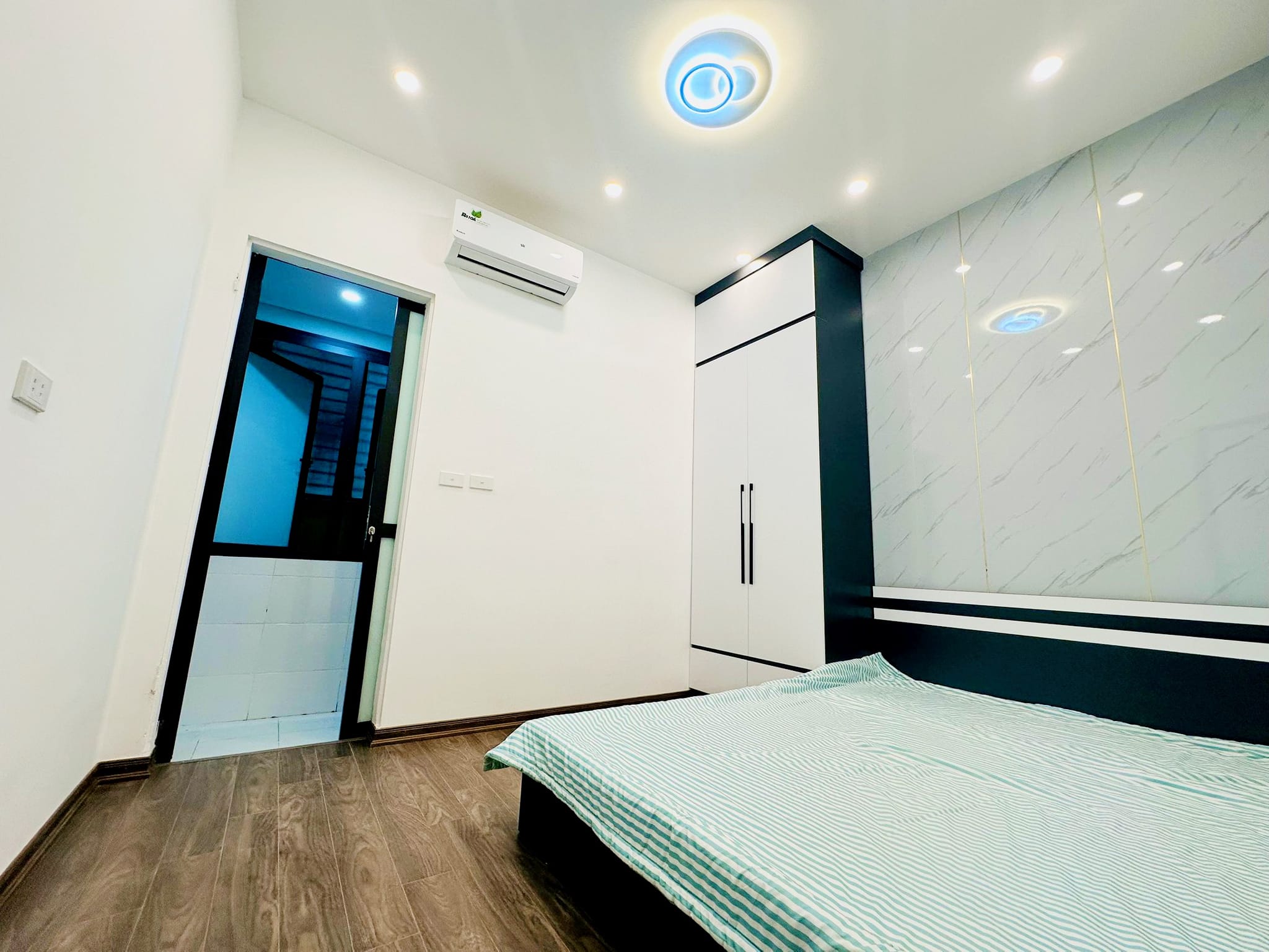 PHỐ TAM TRINH MẶT NGÕ THÔNG KINH DOANH BUÔN NHỎ CẠNH Time City 4 TẦNG 3 NGỦ GIÁ: 2.85 TỶ QUẬN HOÀNG MAI .