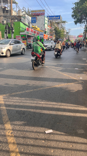 Hạ 1 tỷ còn nhỉnh 7 tỷ. 2 mặt hẻm xe tải, DT 105m2 công nhận đủ. Không quy hoạch, XD 4 tầng