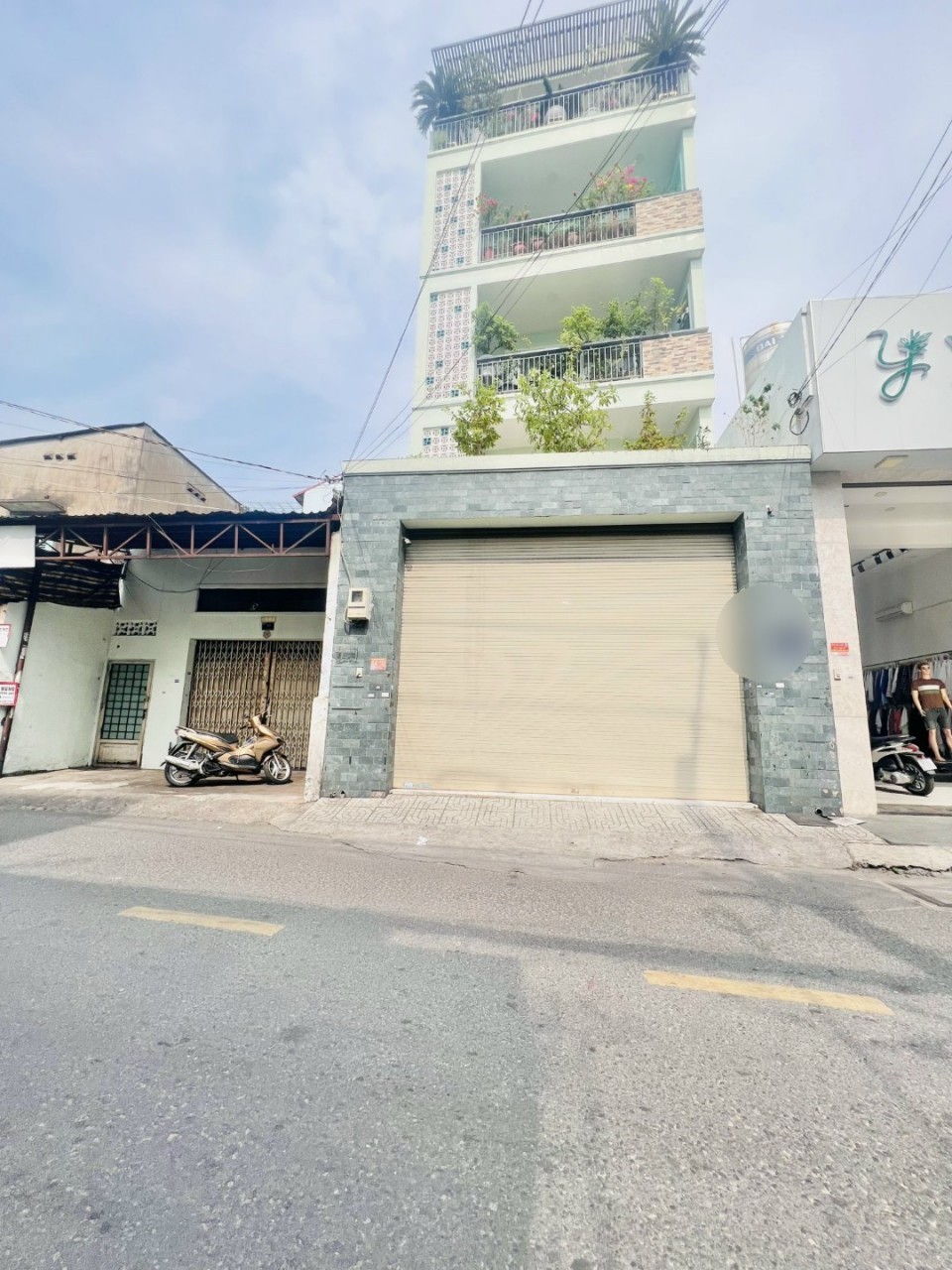 Chính chủ bán nhà mặt tiền Hồng Lạc, DT 5.5x16 90m², chỉ hơn 10 tỷ, bán gấp.