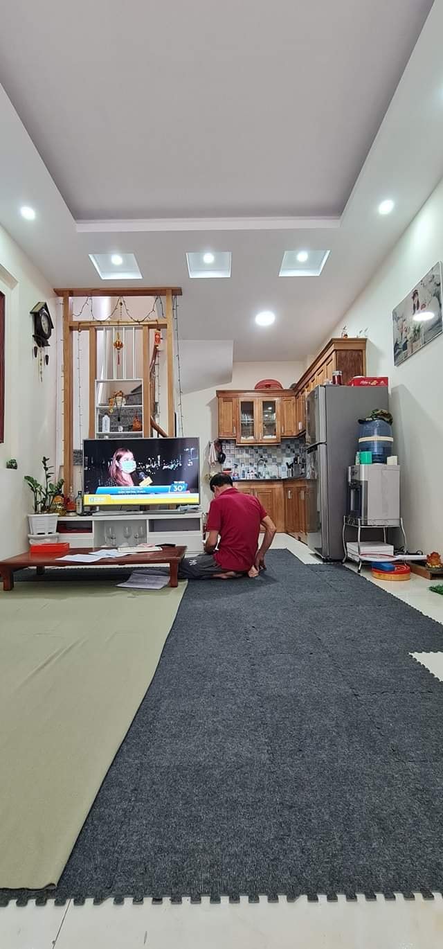 Chủ chuyển công tác Bán GẤP Nhà 4 tầng Dân xây phố Ngọc Lâm, ngõ ô tô, 31m2, giá hơn 3 tỷ