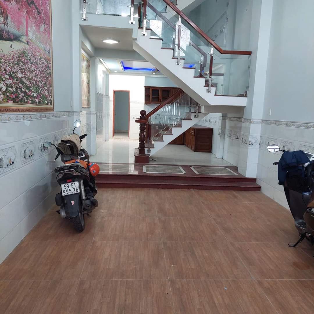 Nhà 122m2 3 tầng có 4 tỷ x Phú Đông Quận 12 TPHCM