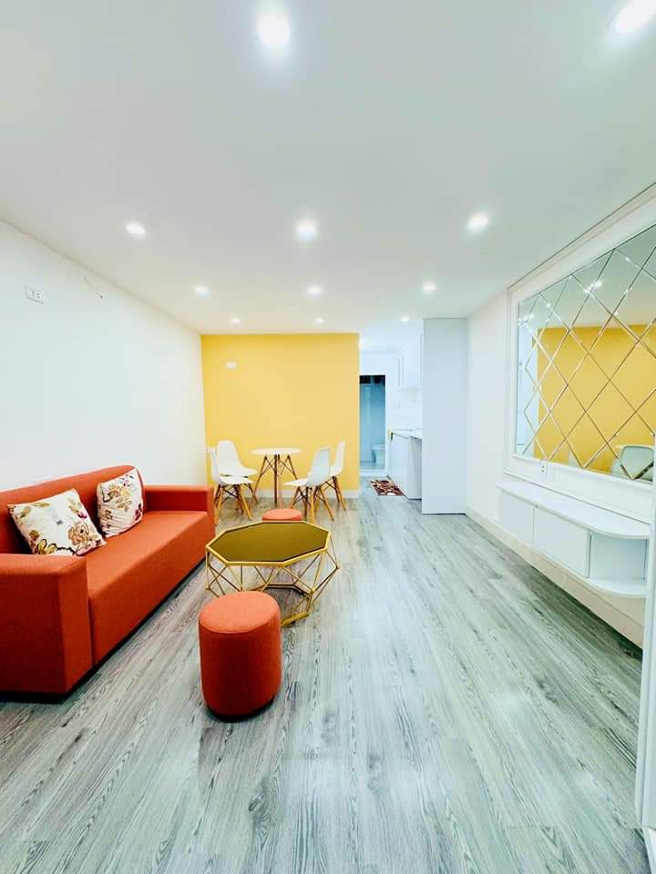 GIA ĐÌNH CẦN BÁN CĂN NHÀ TẬP THỂ TẦNG 1 DT:30M2 GỒM 1 PHÒNG NGỦ ,1 WC, 1 PHÒNG BẾP, 1 PHÒNG KHÁCH RỘNG - CHỈ 10M RA MẶT