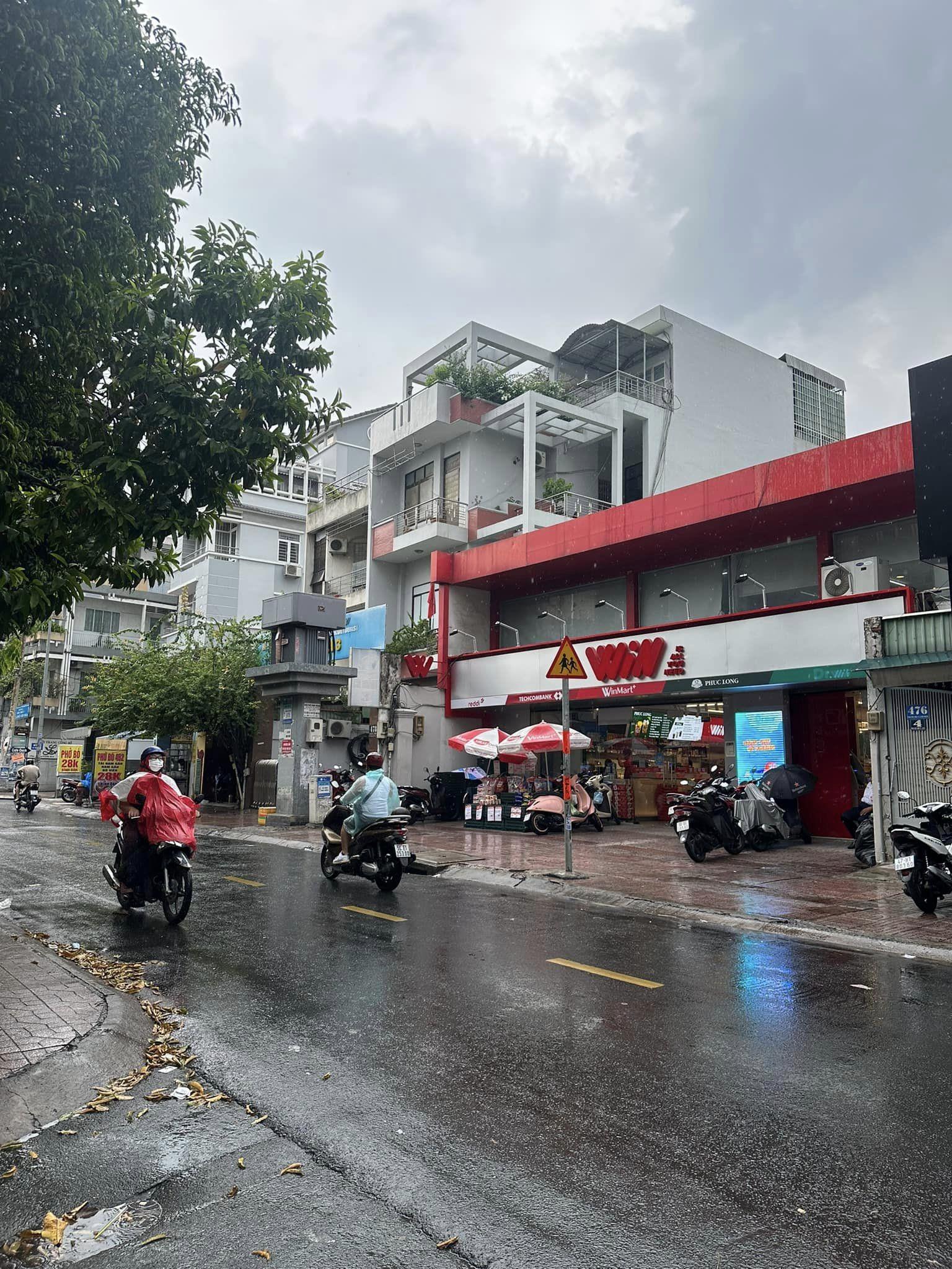 NHÀ C4 2 MẶT HẺM XE HƠI PHAN XÍCH LONG-CÁCH 30M RA MẶT TIỀN.