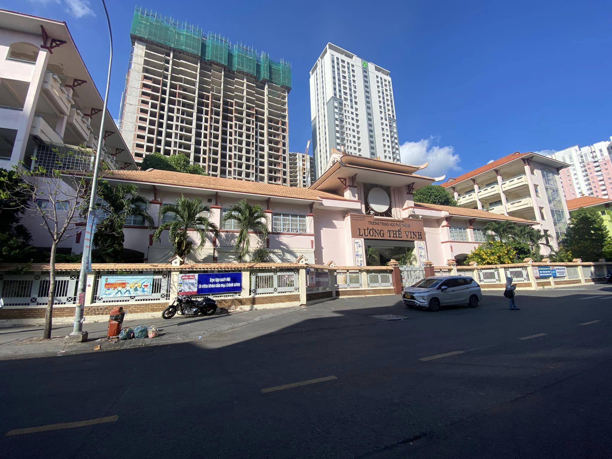 Nhà ngay THPT Lương Thế Vinh, Q1, 8m ra mặt tiền, 3 x 6m, 2 tầng, nhà mới, giá 2,6 tỉ