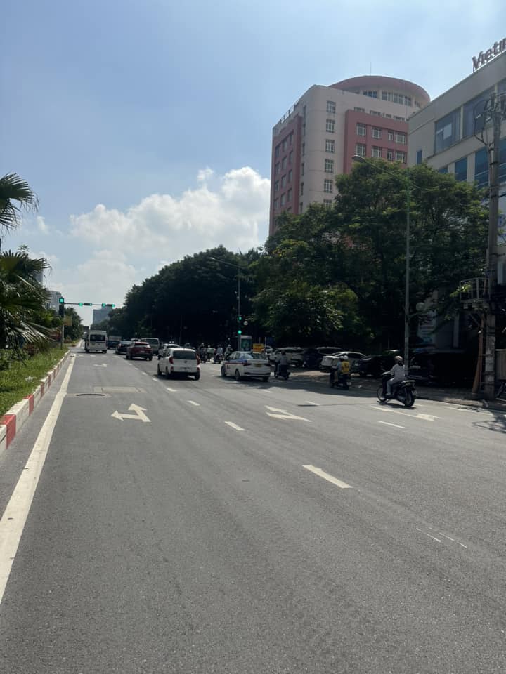 ⭐SIÊU VIP-LÔ GÓC 3 THOÁNG,Mặt Phố Hoàng Quốc Việt 180m2/ 7Tầng/ MT 8.2m -105 Tỷ⭐