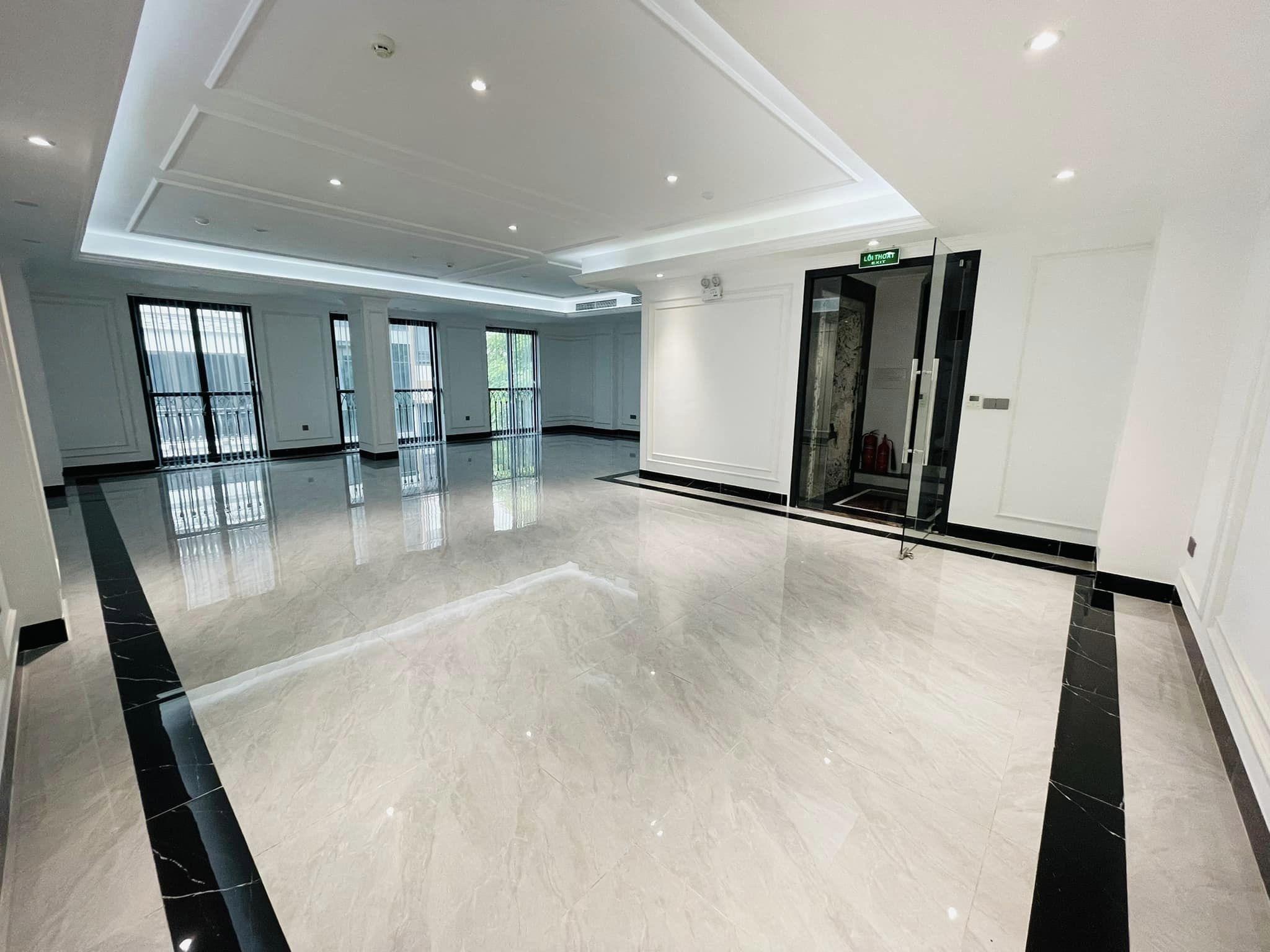 Bán nhà phố Thái Hà, vỉa hè, ô tô, DTSD 70m2 x 7 tầng thang máy, MT5m, kinh doanh dòng tiền.