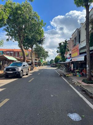 Chủ cần bán nhà mặt tiền hoàn hoa thám , thi trấn ngãi giao ngay trung tâm thương mại