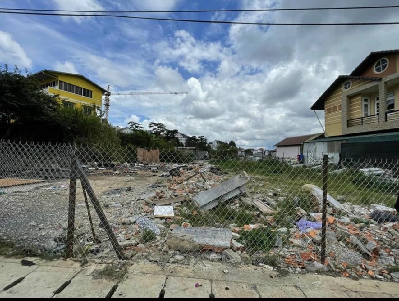 Bán đất mặt tiền đường Nam Hồ P11 Đà Lạt 660m2