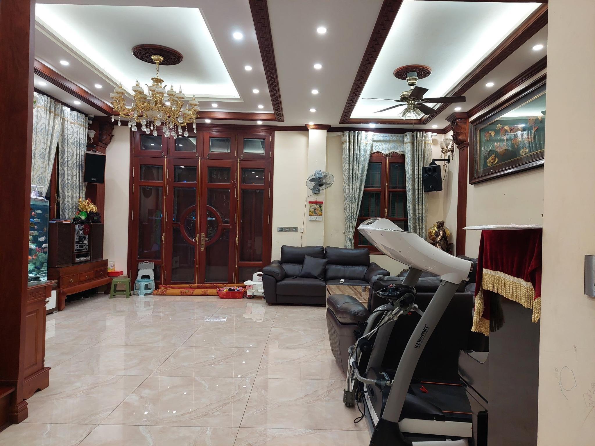 CHÍNH CHỦ BÁN CĂN HIẾM NHẤT VIỆT HƯNG 9.25 TỶ, LÔ GÓC, GARA, THANG MÁY, NỞ HẬU, KINH DOANH ĐỈNH