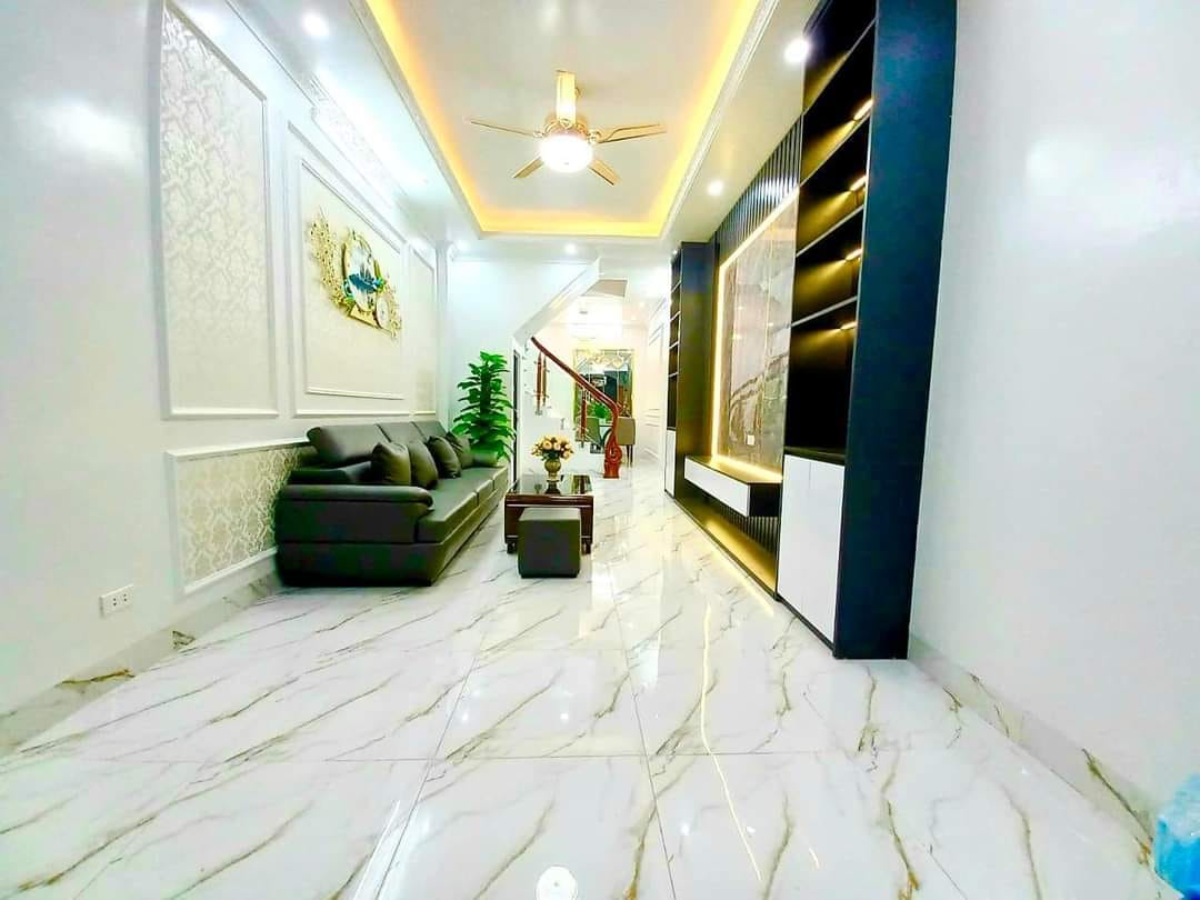 PHỐ THÁI THỊNH NHÀ MỚI ĐÓN TẾT DT:35M2 5 TẦNG 6 P NGỦ GIÁ: 4 x TỶ QUẬN ĐỐNG ĐA .