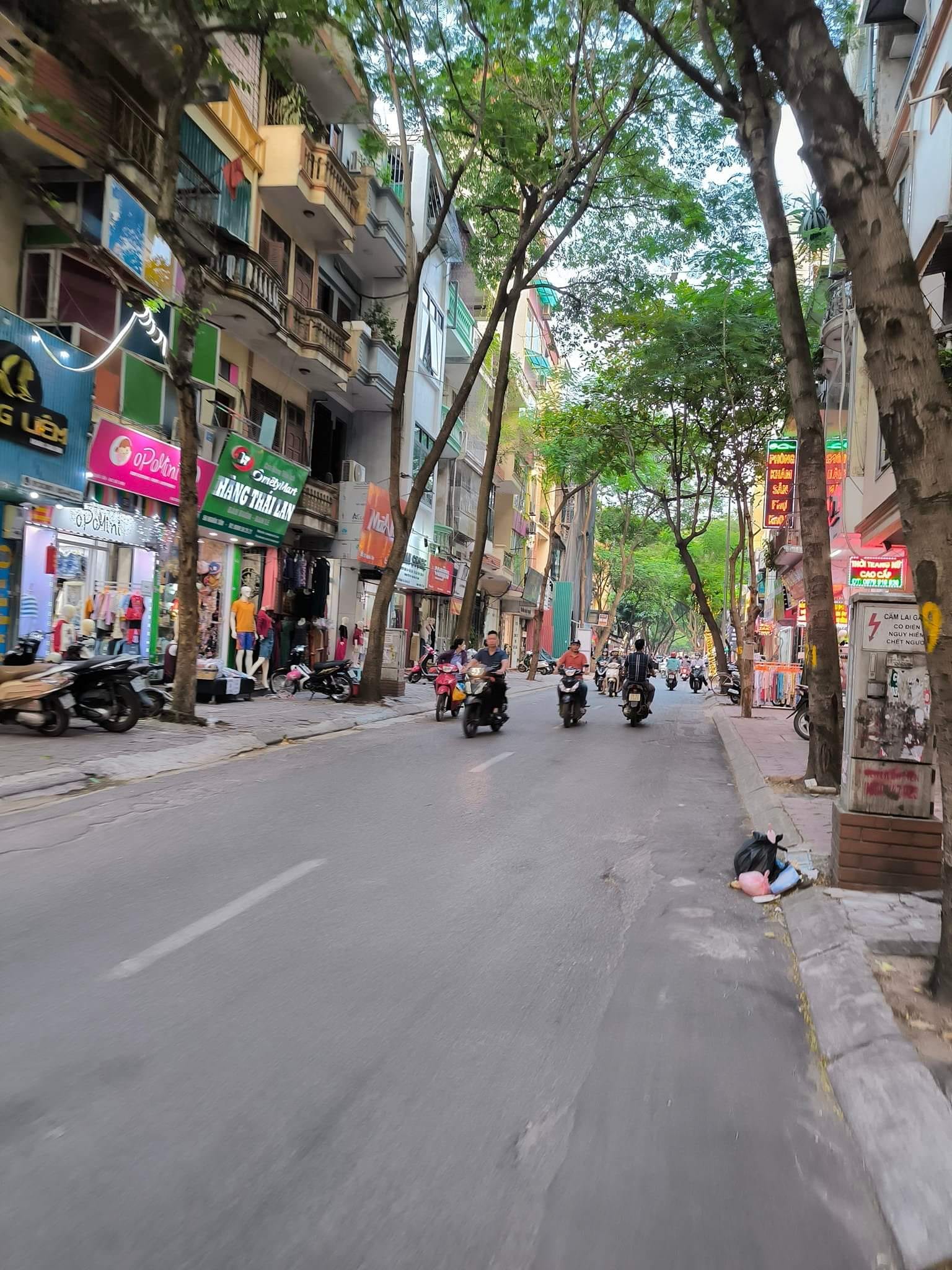 MẶT PHỐ, NGHĨA TÂN, CẦU GIẤY- KD-VỈA HÈ-GARA: 80M X3T, MT 4,8M, GIÁ 28,5 TỶ.