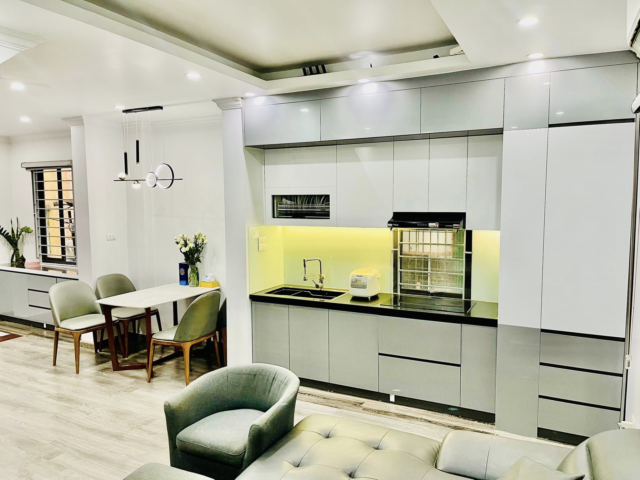 Nhà đẹp nở hậu, 10m ra phố 8/3, kinh doanh, lô góc 45m* 5 tầng mặt tiền 4m.