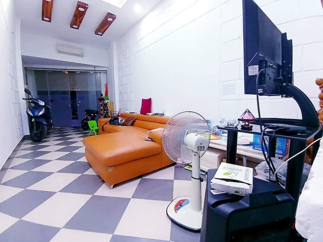 Nhỉnh 9 tỷ nhà Huỳnh Thúc Kháng 5 tầng 45m, phân lô vỉa hè, kinh doanh sầm uất, 2 thoáng oto tránh