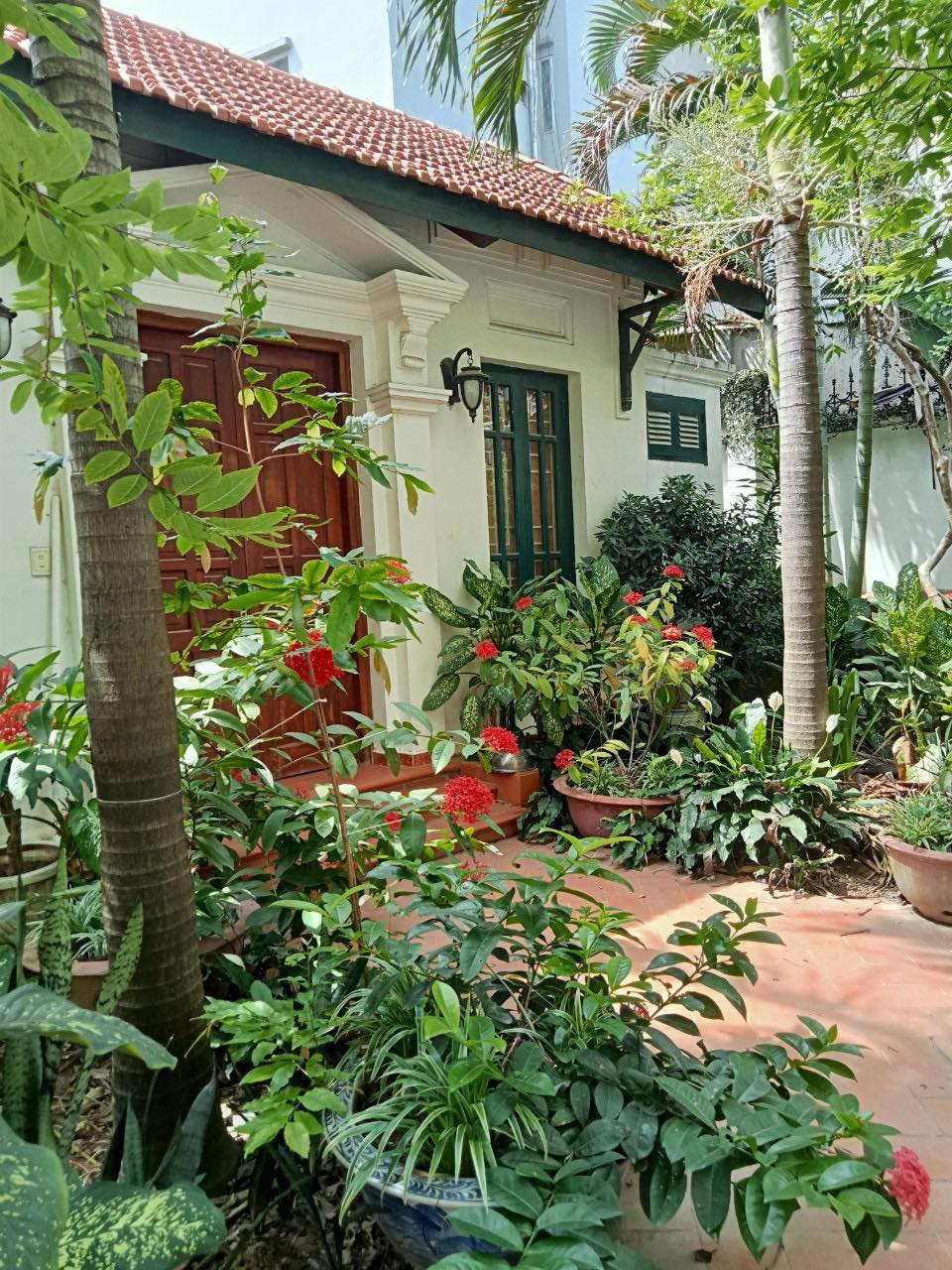 Bán biệt thự An Dương Tây Hồ 132m chỉ 8.5 tỷ gara ô tô MT 12m vườn cây ao cá Koi ở và kinh doanh