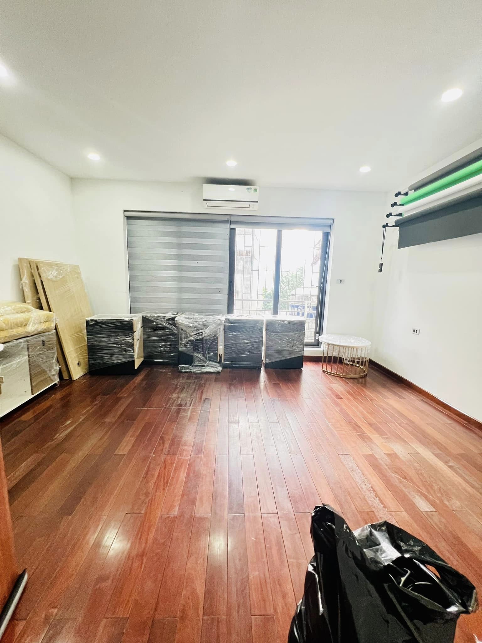 Bán Nhà Phố Hàng Chai 90M2 Mặt Tiền 5.5M -30 Tỷ 1 Sổ 1 Chủ