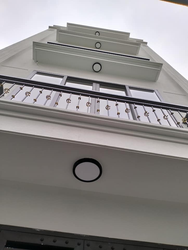 Bán nhà Hoàng Hoa Thám, Ba Đình, dt 48m, 3 mặt thoáng, gần phố, nhà đẹp ở ngay. Giá 5.68 tỷ