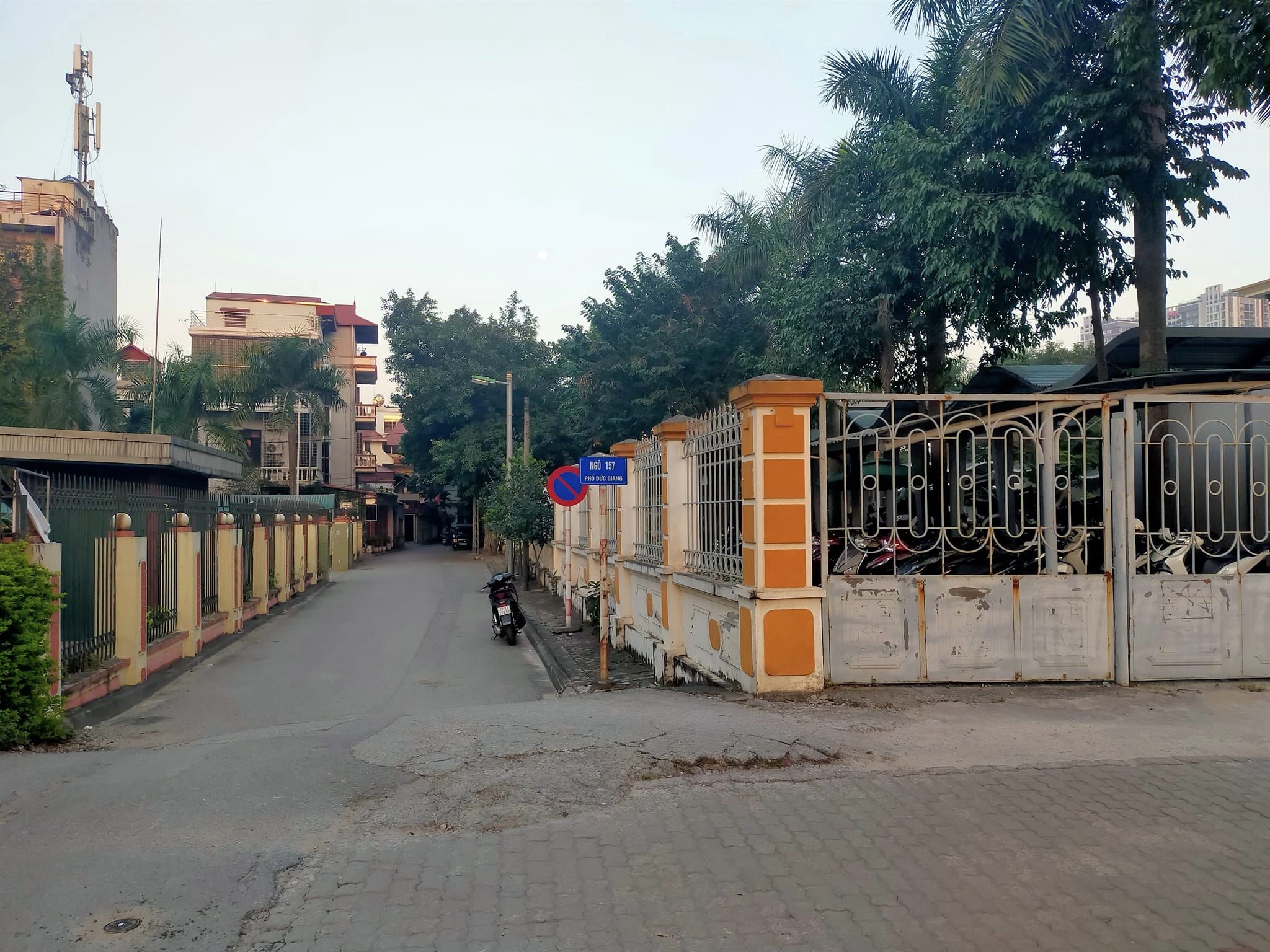 Cần bán gấp Mảnh đất phân lô Z133 ngõ 157 Đường Đức Giang 43m2, MT 4.3m, Giá 3.8 tỷ, Ô tô.