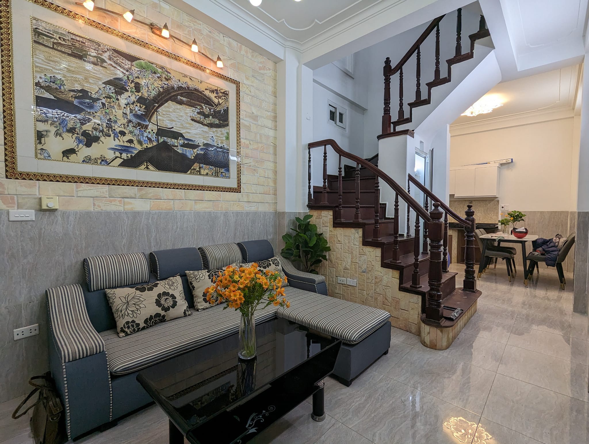 Bán nhà ngõ 1194 Đường Láng Đống Đa 38m2x5 tầng ở ngay đón Tết, ô tô gần nhà chỉ 4.98 tỷ.