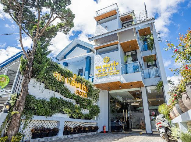 Bán khách sạn 23 phòng 383m2 đường Lê Hồng Phong Đà Lạt