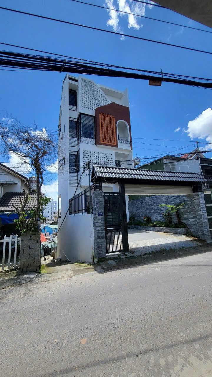 Bán khách sạn 2 mặt tiền đường nhựa Phường 4 Đà Lạt