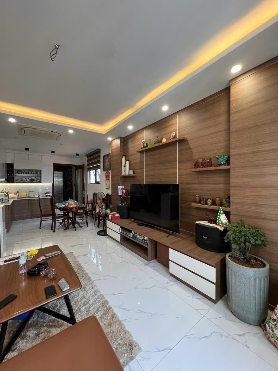 Bán nhà Thụy Khuê, Tây Hồ, 15m ra mặt phố, nhà đẹp ở ngay, lô góc 2 mặt thoáng. Giá 3.9 tỷ