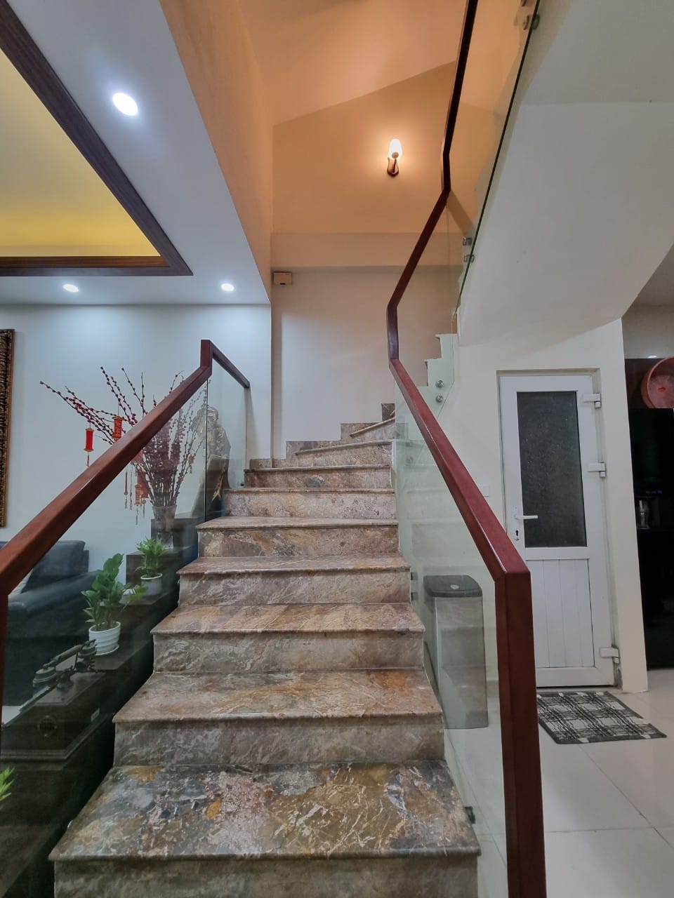 Bán Nhà Ngọc Lâm, Long Biên 5T, 40m2, giá 4,45 tỷ ( cách phố 30m)