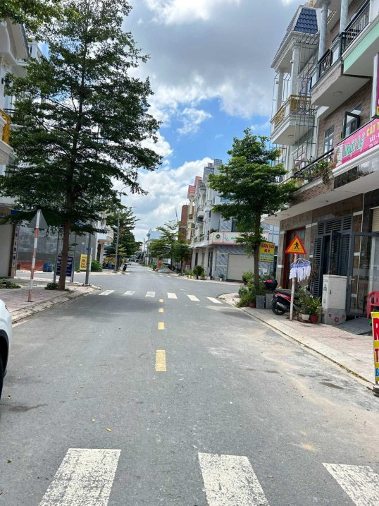 Cần bán lô góc 2 mặt tiền - KDC Phú Hồng Đạt, Tp. Thuận An, Bình Dương