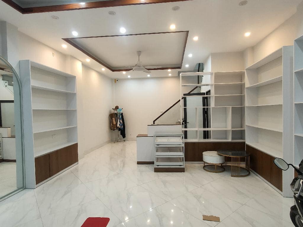 Bán nhà mặt ngõ Kim Mã, Ba Đình, dt 40m, gần Phố, nhà mới 5 tầng về đón Tết. Giá 4.9 tỷ